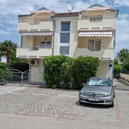 Apartment Zoretic *